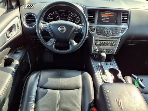 Used 2019 Nissan Pathfinder SL AWD/4WD image 2