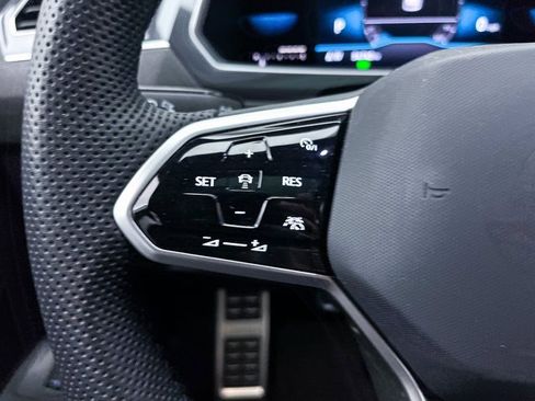 Used 2022 Volkswagen Tiguan SE R-Line image 29