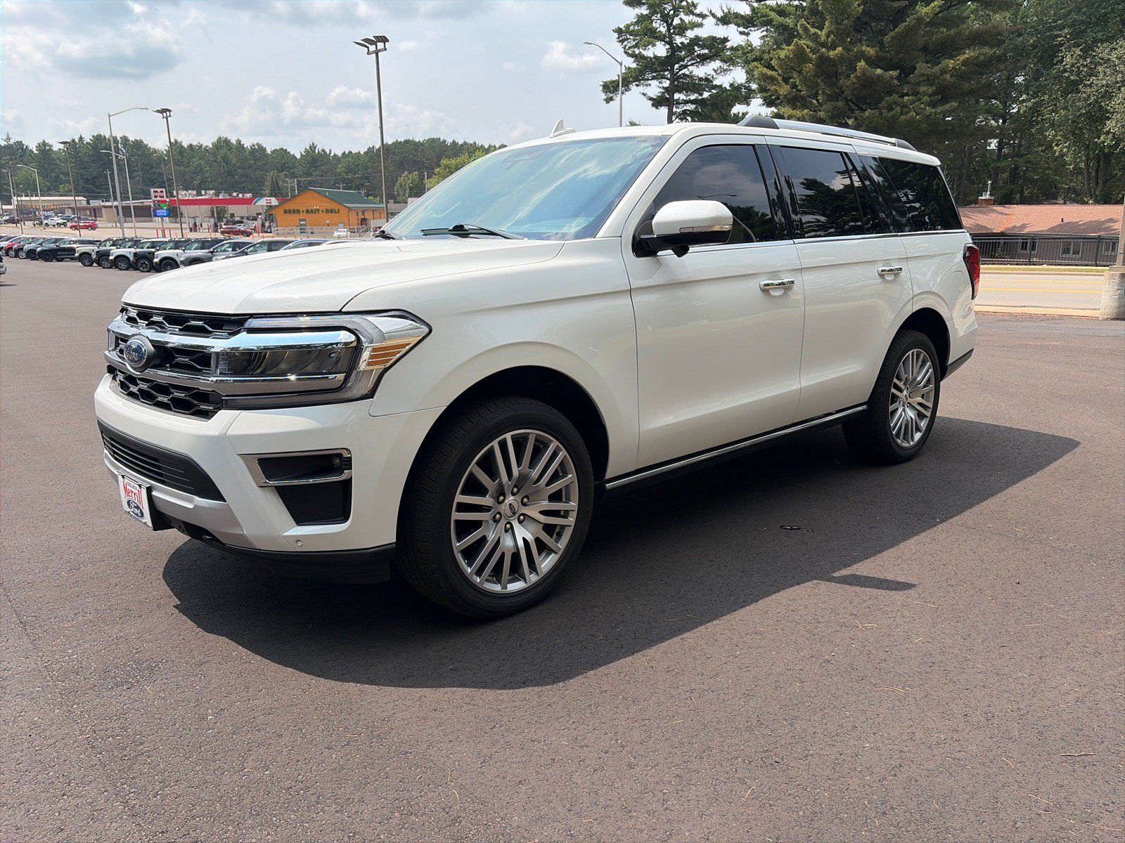 Used 2023 Ford Expedition Limited AWD/4WD image 3