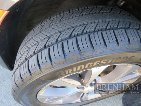 Used 2019 Chrysler Pacifica Limited w/ Tire & Wheel Group image 11