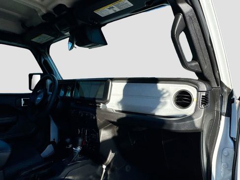 Used 2024 Jeep Wrangler Willys image 23
