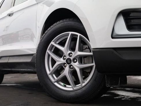 Certified 2024 Ford Edge SEL image 3