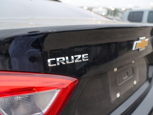 Used 2019 Chevrolet Cruze LS w/ LS Convenience Package FWD image 10