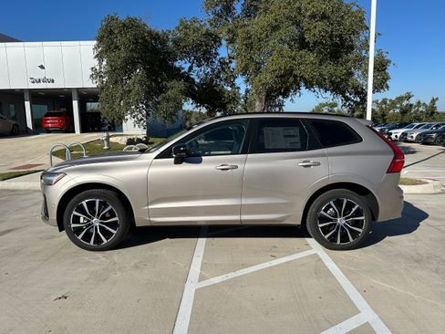Used 2025 Volvo XC60 B5 Plus w/ Protection Package Premier AWD/4WD image 3