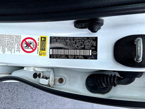 Used 2013 Lexus CT 200h w/ Seat Comfort Pkg FWD image 4