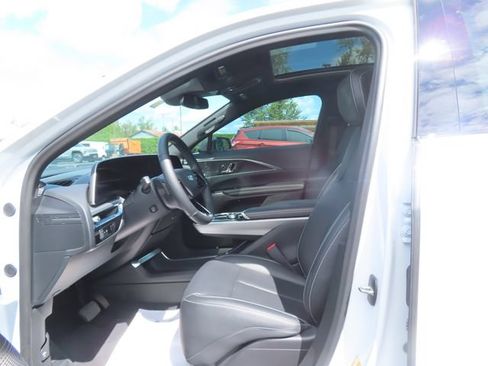 Used 2024 Cadillac Lyriq Sport AWD/4WD image 13