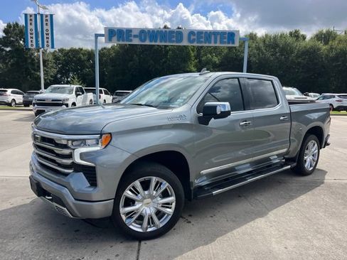 Used 2024 Chevrolet Silverado 1500 High Country w/ Technology Package AWD/4WD image 2