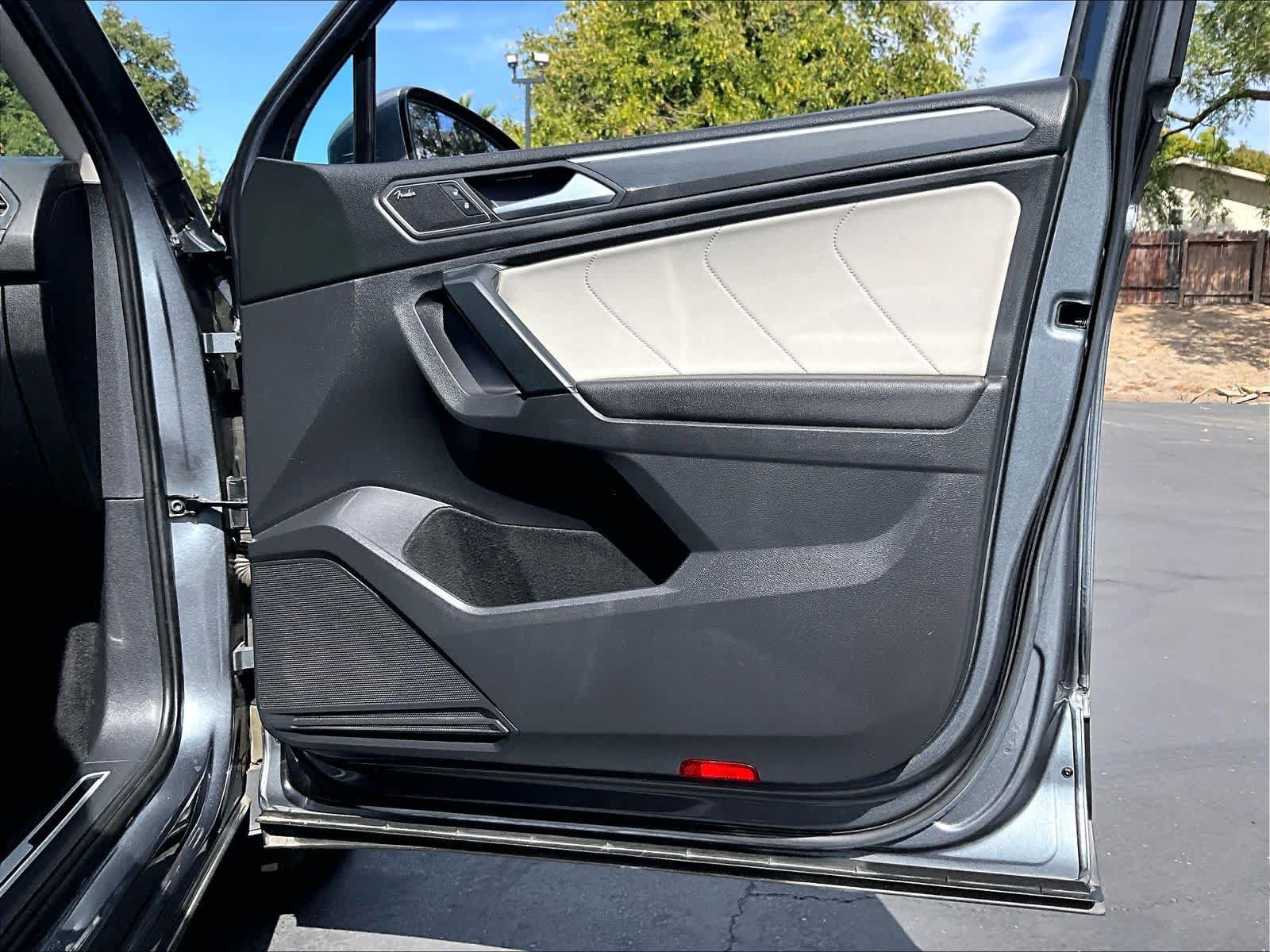 Used 2019 Volkswagen Tiguan SEL Premium w/ 3rd Row Seat Package AWD/4WD image 27