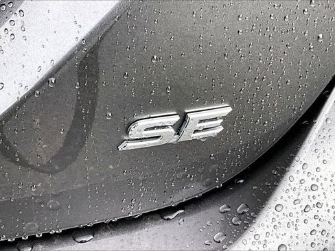 Used 2024 Toyota Camry SE FWD image 9