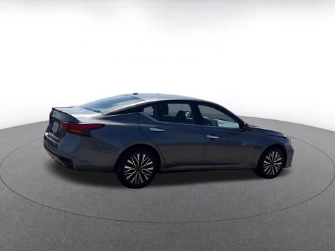 Used 2025 Nissan Altima 2.5 SV FWD image 15