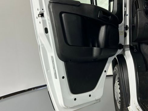 Used 2025 RAM ProMaster 2500 w/ Convenience Group image 29