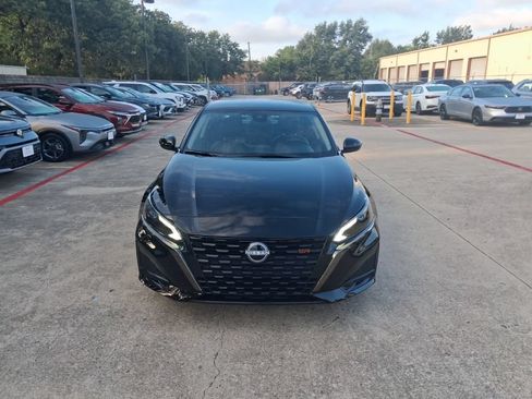 Used 2025 Nissan Altima 2.5 SR FWD image 5