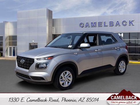 Used 2024 Hyundai Venue SE FWD image 1