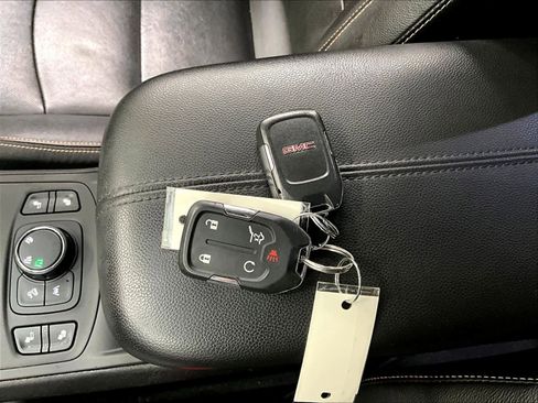 Used 2021 GMC Terrain SLT w/ Infotainment Package II image 13