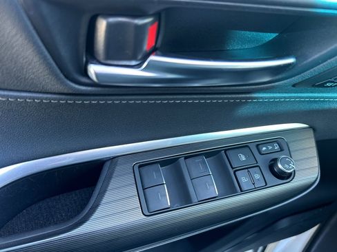 Used 2024 Toyota Venza Limited image 10