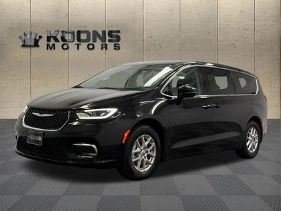 Used 2024 Chrysler Pacifica Touring-L