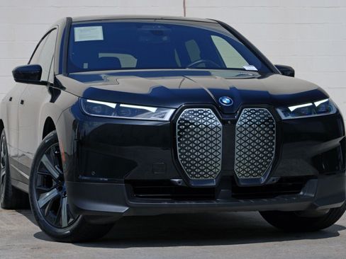 Used 2022 BMW iX xDrive50 w/ Premium Package AWD/4WD image 4