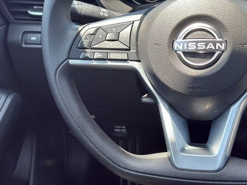 Used 2025 Nissan Altima 2.5 SV FWD image 17