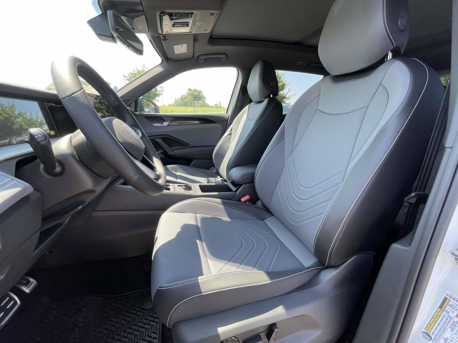 New 2026 Volkswagen Tiguan SE R-Line FWD image 17