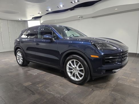 Used 2025 Porsche Cayenne AWD/4WD image 23