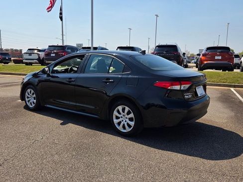 Used 2025 Toyota Corolla LE image 9