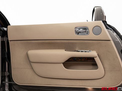 Used 2015 Rolls-Royce Wraith image 21