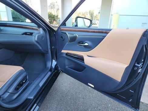 Used 2022 Lexus ES 300h w/ Luxury Package image 27