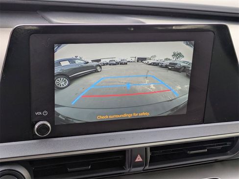 Used 2025 Toyota Prius LE image 18