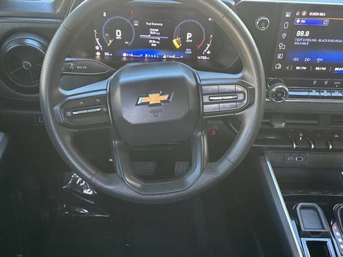 Used 2025 Chevrolet Colorado W/T image 13