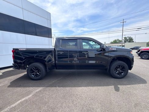 Used 2019 Chevrolet Silverado 1500 Custom Trail Boss w/ Custom Convenience Package AWD/4WD image 4