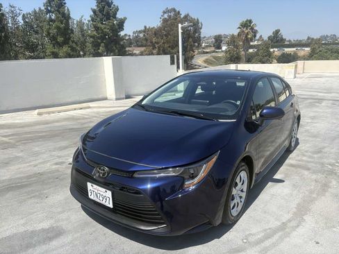 Used 2025 Toyota Corolla LE FWD image 6