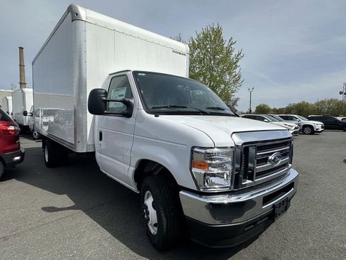 New 2024 Ford E-450 and Econoline 450 Super Duty w/ Power Windows & Locks Group image 4