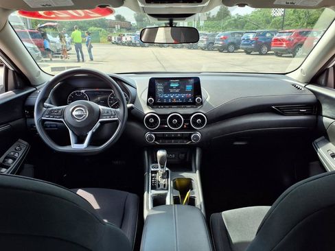 Used 2025 Nissan Sentra SV FWD image 10