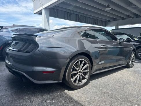 Used 2018 Ford Mustang Coupe RWD image 3