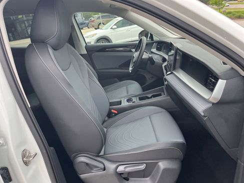 Certified 2025 Volkswagen Tiguan SE AWD/4WD image 34