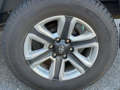 Used 2017 Toyota Tacoma Limited image 15