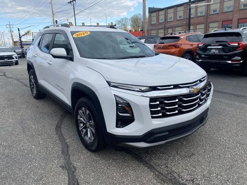 Certified 2025 Chevrolet Equinox LT w/ Convenience Package II AWD/4WD image 11