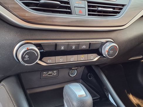 Used 2023 Nissan Altima 2.5 SV image 9