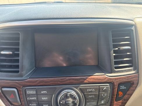 Used 2020 Nissan Pathfinder Platinum FWD image 18