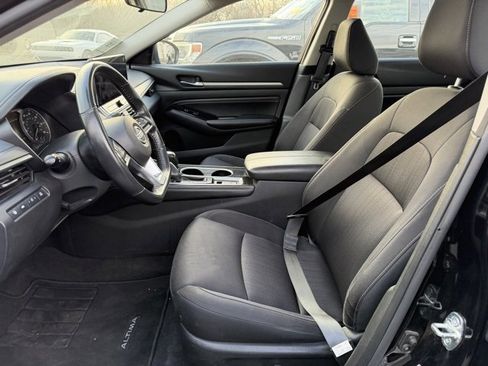 Used 2023 Nissan Altima 2.5 SV w/ SV Premium Package image 9