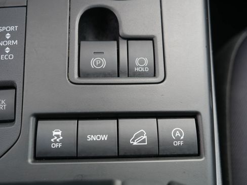 Used 2020 Toyota Highlander LE AWD/4WD image 31
