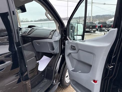 Used 2018 Ford Transit 350 XLT image 32