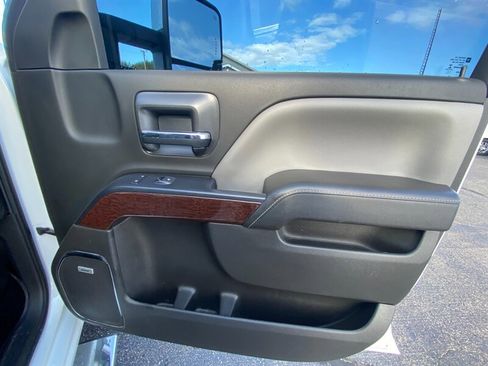 Used 2018 GMC Sierra 1500 SLT w/ SLT Premium Package image 10