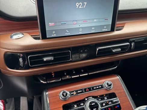 Used 2022 Lincoln Aviator Reserve w/ Equipment Group 201A AWD/4WD image 2
