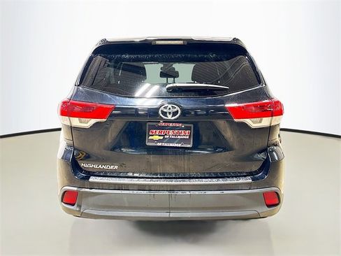 Used 2019 Toyota Highlander LE image 5