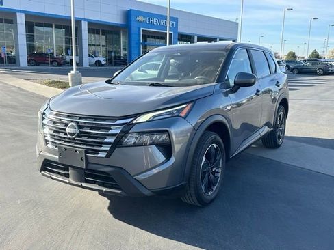 Used 2024 Nissan Rogue SV AWD/4WD image 30
