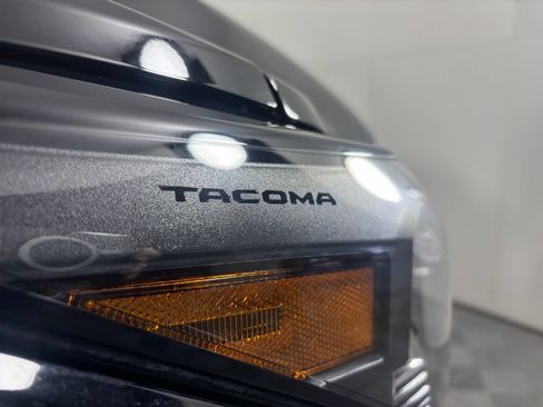 Used 2025 Toyota Tacoma SR5 AWD/4WD image 20