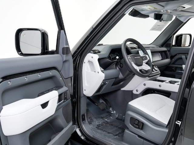 Used 2025 Land Rover Defender 110 S AWD/4WD image 7