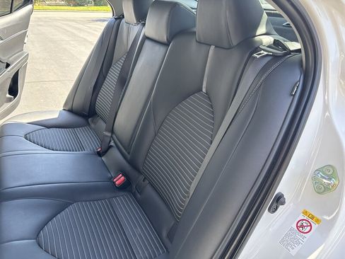 Used 2019 Toyota Camry SE w/ Convenience Package FWD image 28