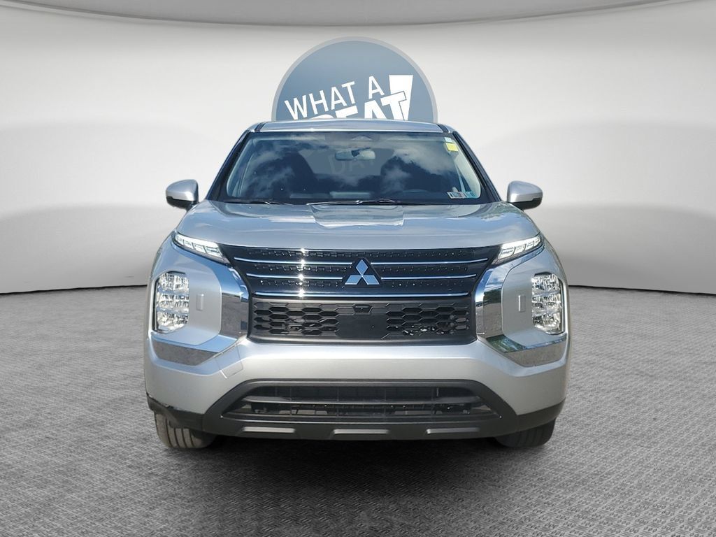Used 2025 Mitsubishi Outlander ES AWD/4WD image 9